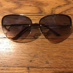 Women’s aviators sunglasses